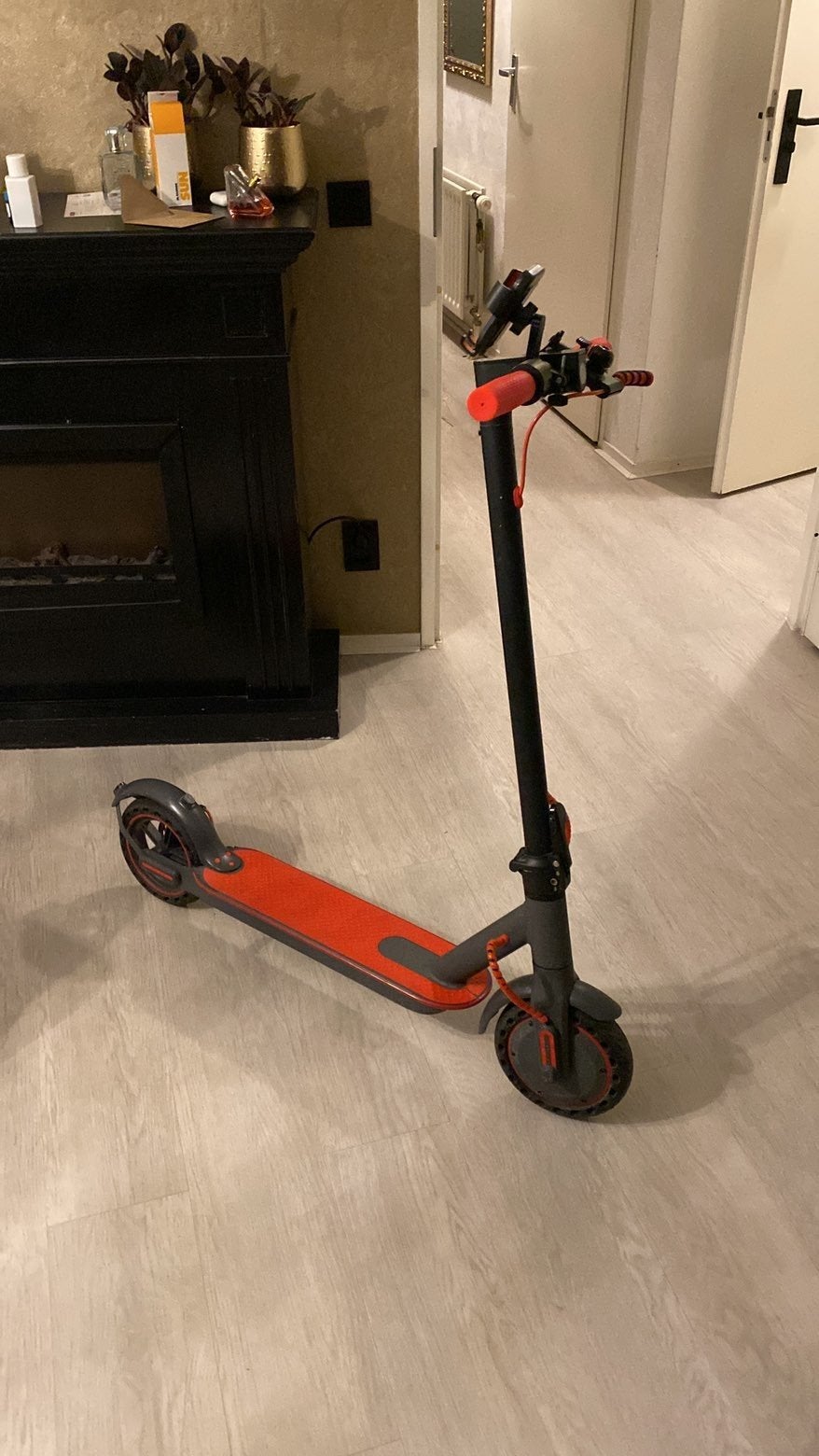 Custom E-step - 35 km/u - Zo goed als nieuw, Ophalen of Verzenden, Zo goed als nieuw, Elektrische step (E-scooter)