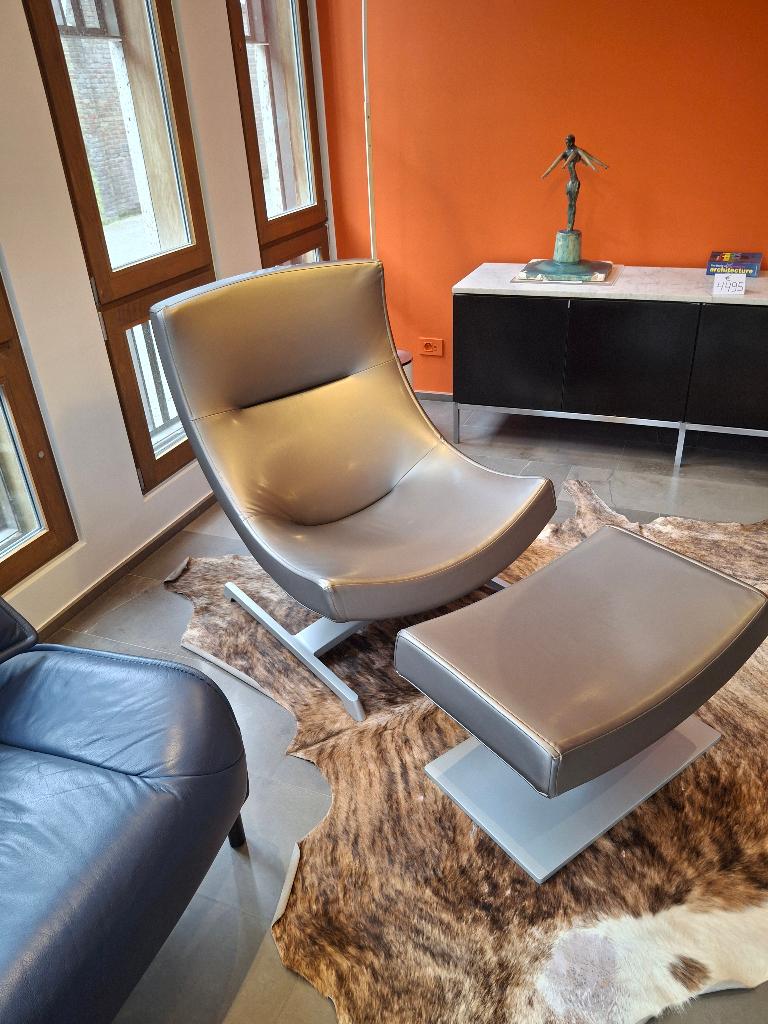 Cassina fauteuil met voetenbank, Huis en Inrichting, Ophalen, 75 tot 100 cm, Zo goed als nieuw, Stof