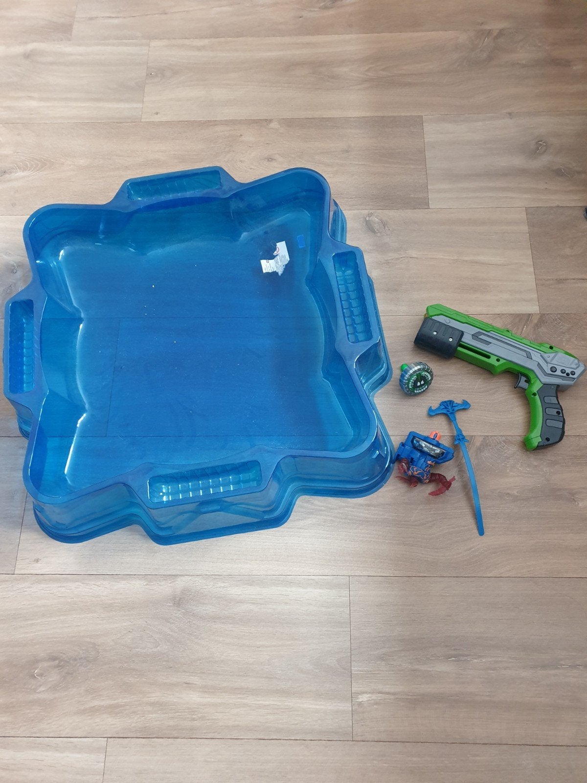 Beyblade Arena met Schietpistool en Tollen - Zgan, Ophalen, Zo goed als nieuw, Jongen of Meisje