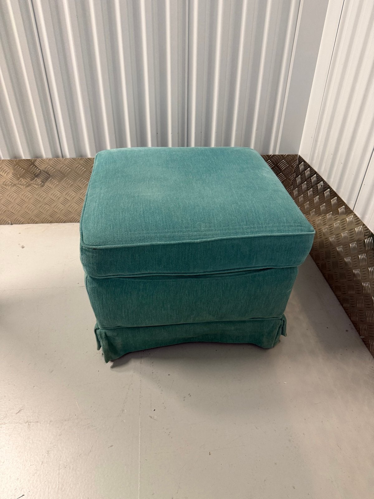 Turquoise poef/voetenbank - Zo goed als nieuw, Huis en Inrichting, Ophalen, Minder dan 50 cm, Vierkant, Zo goed als nieuw