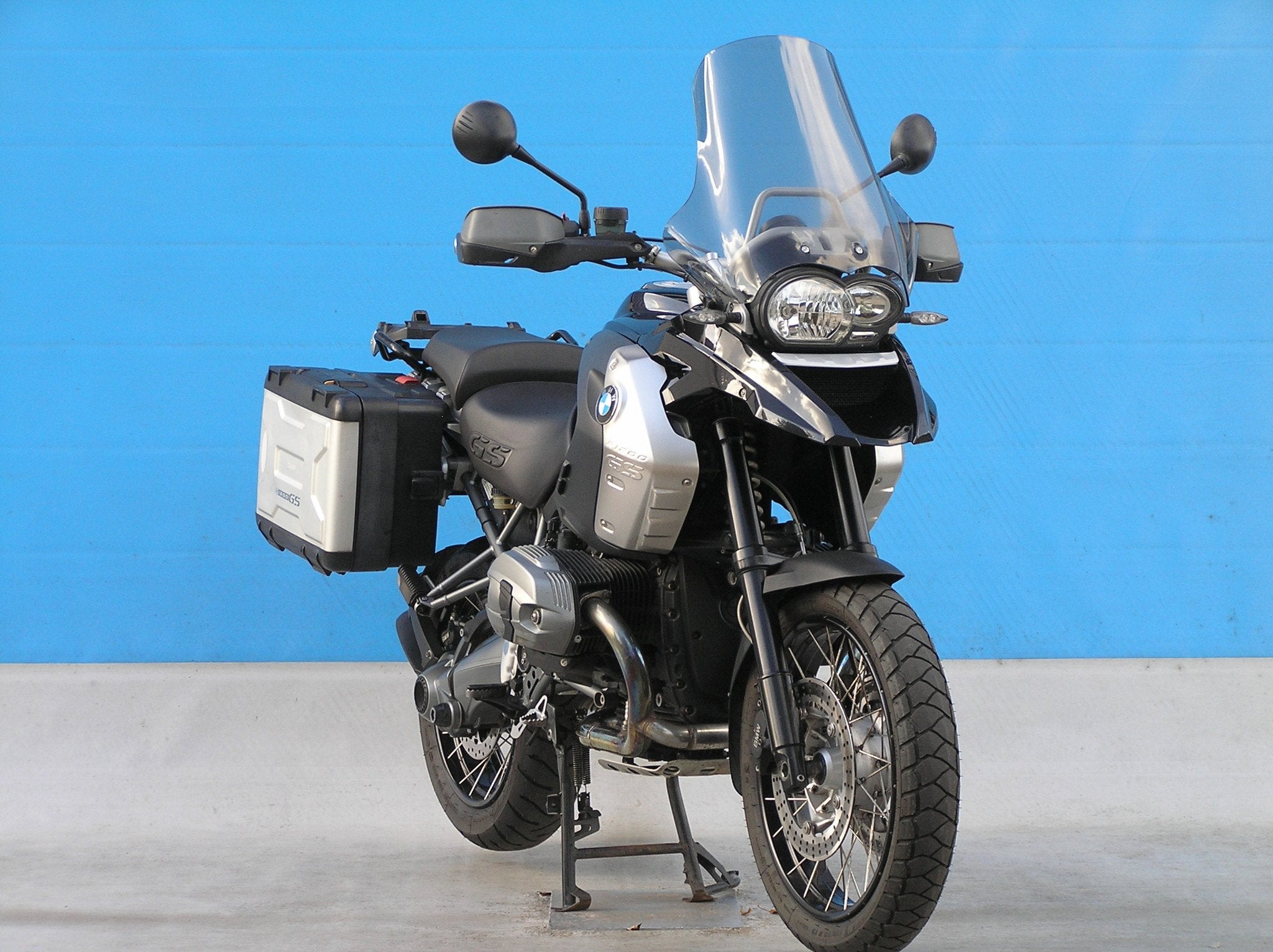 BMW R1200GS (bj 2011), BMW group Nederland B.V., Contactus@bmw-motorrad.nl, Einsteinstraat 5
2289CC  Rijswijk, NL, Toermotor
