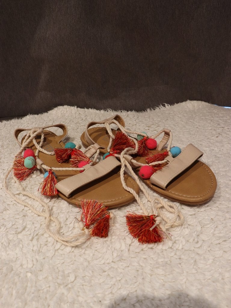 2-Bizzy vetersandalen met pompons, Kleding | Dames, 2-Bizzy, Beige, Zo goed als nieuw, Sandalen of Muiltjes