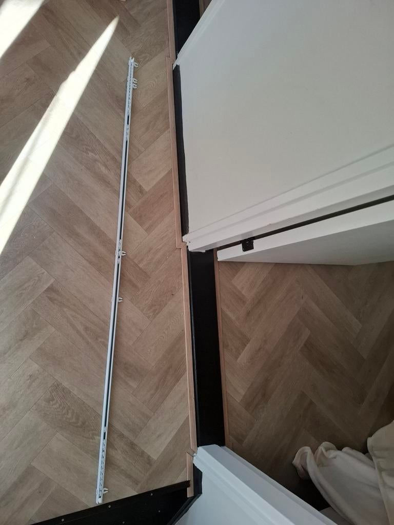 Uitschuifbare gordijnrail plafond, Ophalen