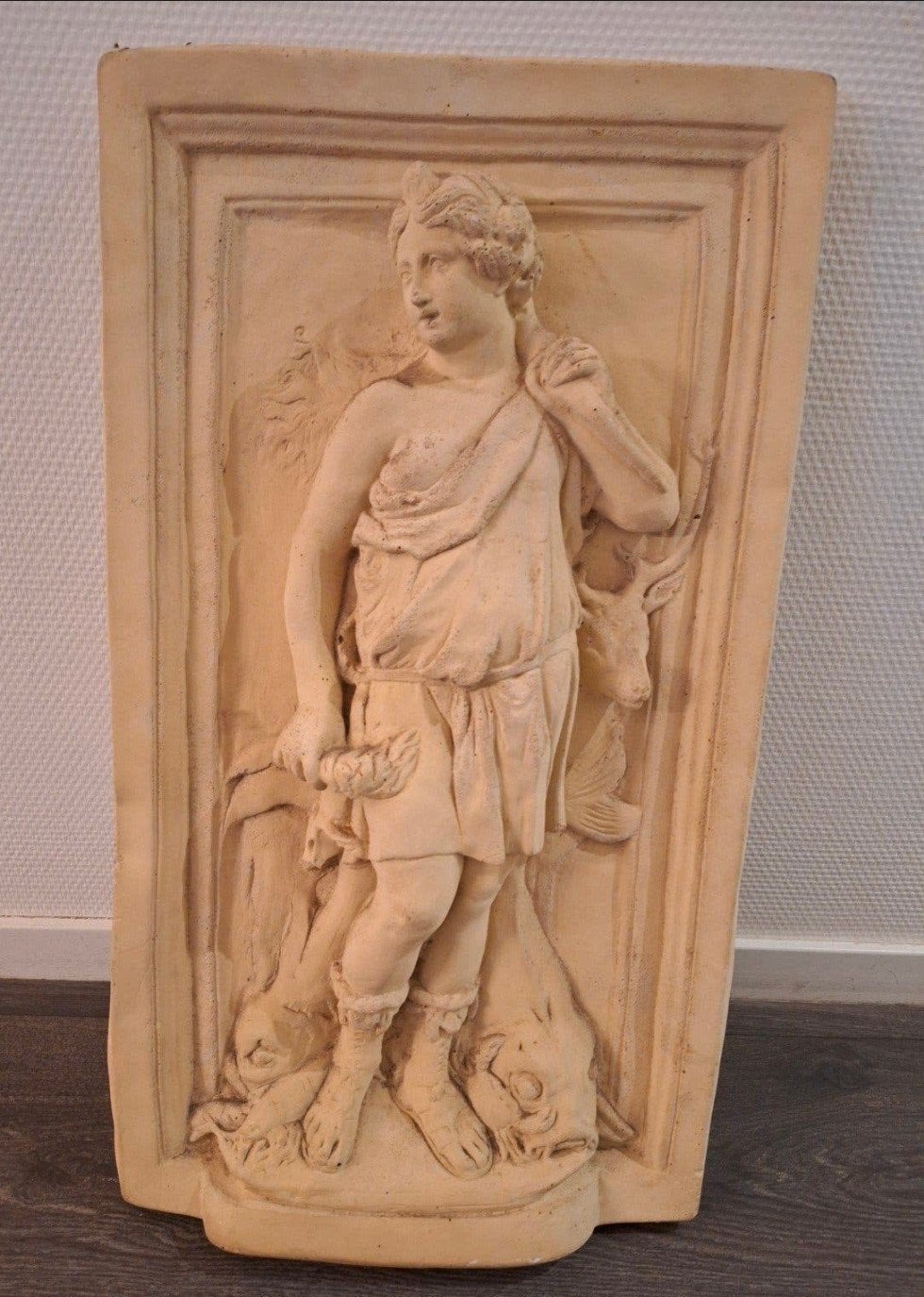 Antiek ogend reliëf Diana met hert en vissen - 34x60cm, Antiek en Kunst, Kunst | Beelden en Houtsnijwerken, Ophalen