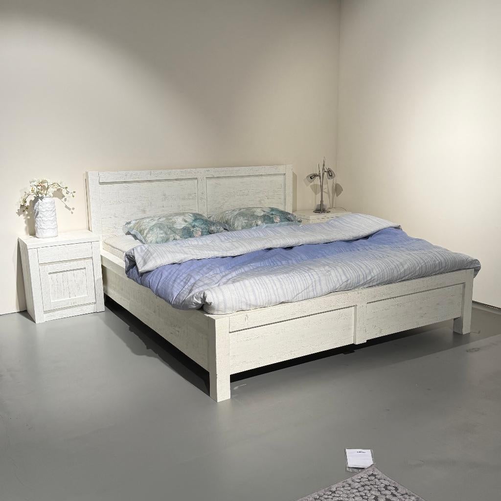 Landelijk bed ledikant 180x200cm wit Showroom model, Wit, Ophalen of Verzenden, Landelijk, 180 cm