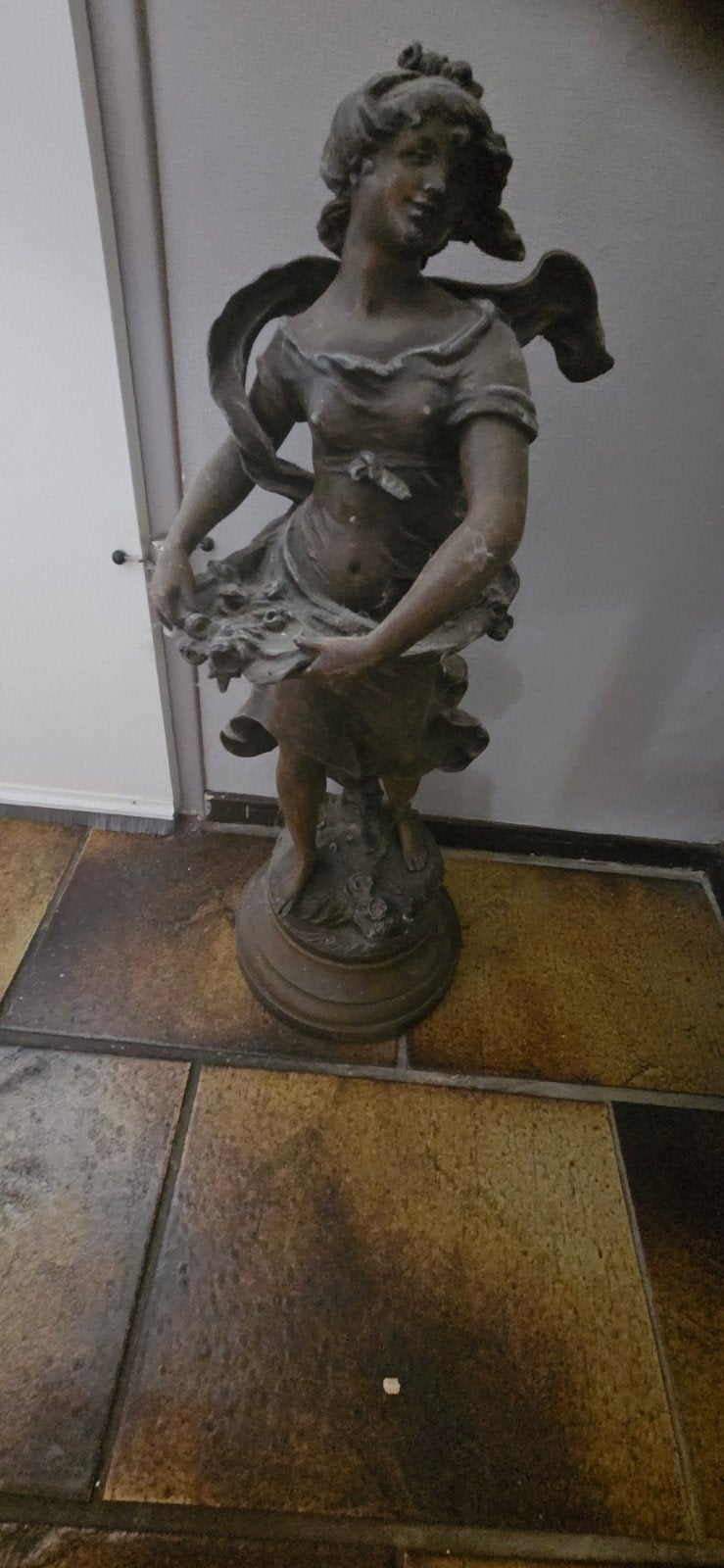 Antiek zamac beeld van een vrouw, gesigneerd, Antiek en Kunst, Ophalen, Gemerkt, 50 - 100 cm, Brons