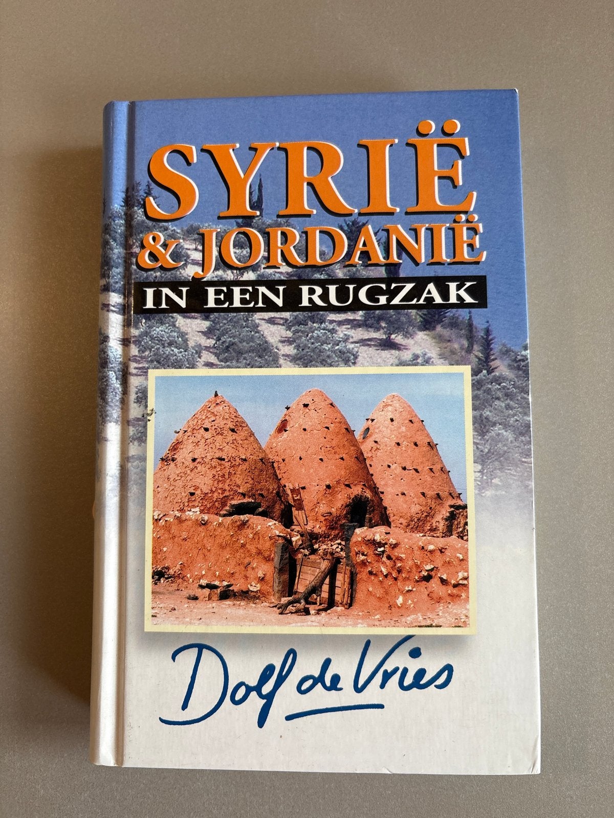 Syrië & Jordanië in een rugzak - Dolf de Vries (Hardcover), Boeken, Ophalen of Verzenden, Nieuw, Azië