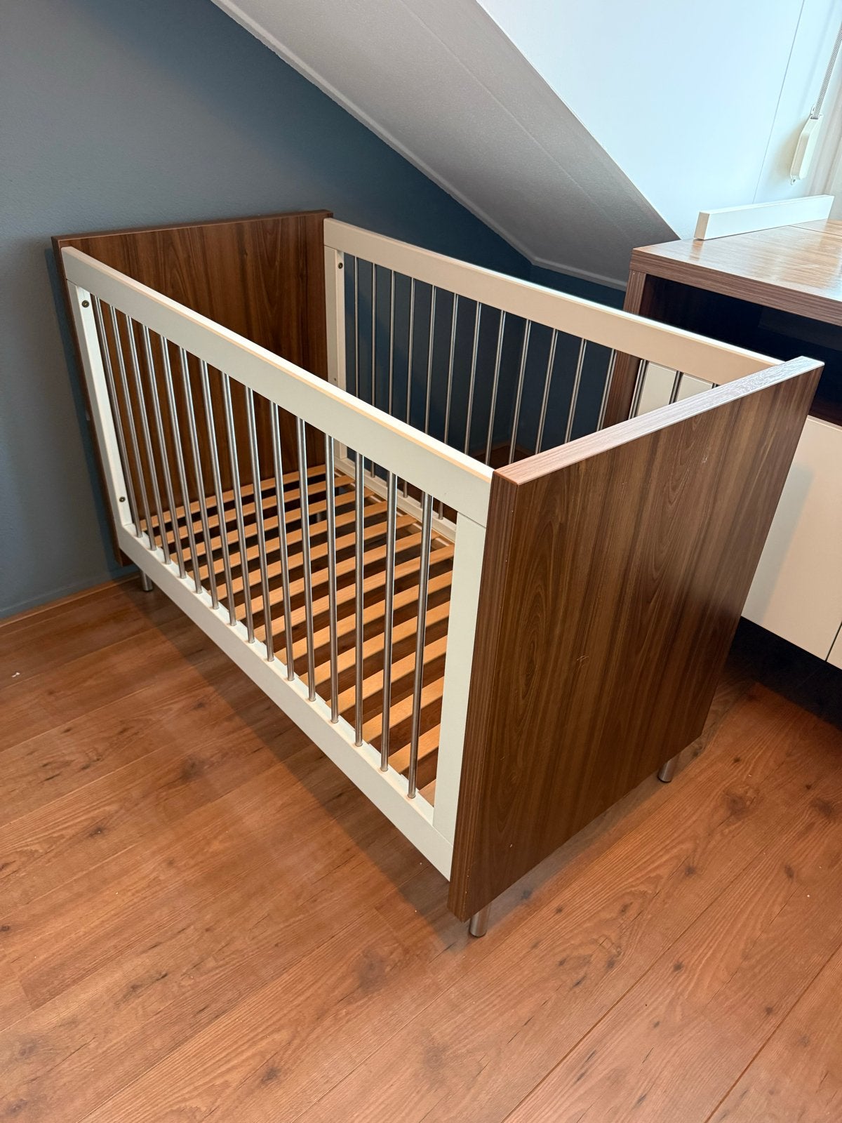 Complete babykamer: ledikant, kledingkast en commode, Ophalen, 70 tot 85 cm, 140 tot 160 cm, Zo goed als nieuw