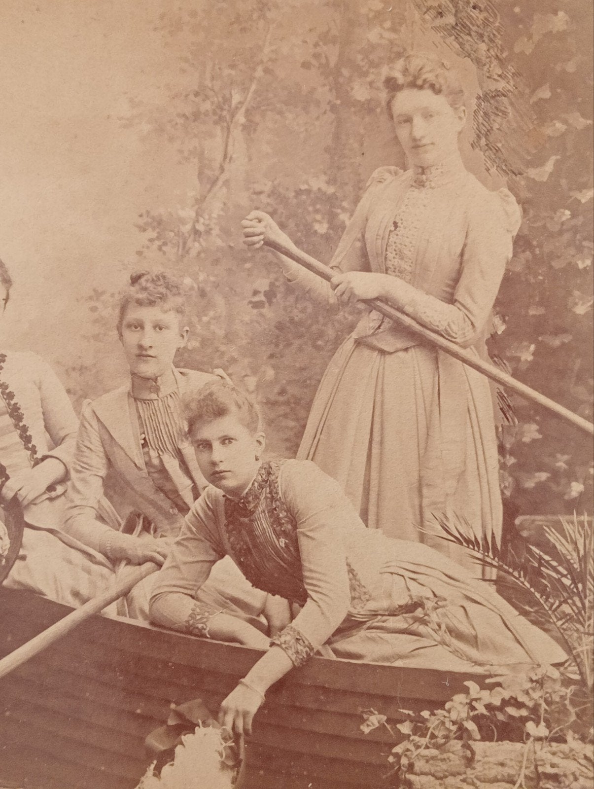 Antieke foto: Dames in roeiboot, Haarlem, 1891/1892, Verzamelen, Ophalen of Verzenden, Voor 1940, Gebruikt