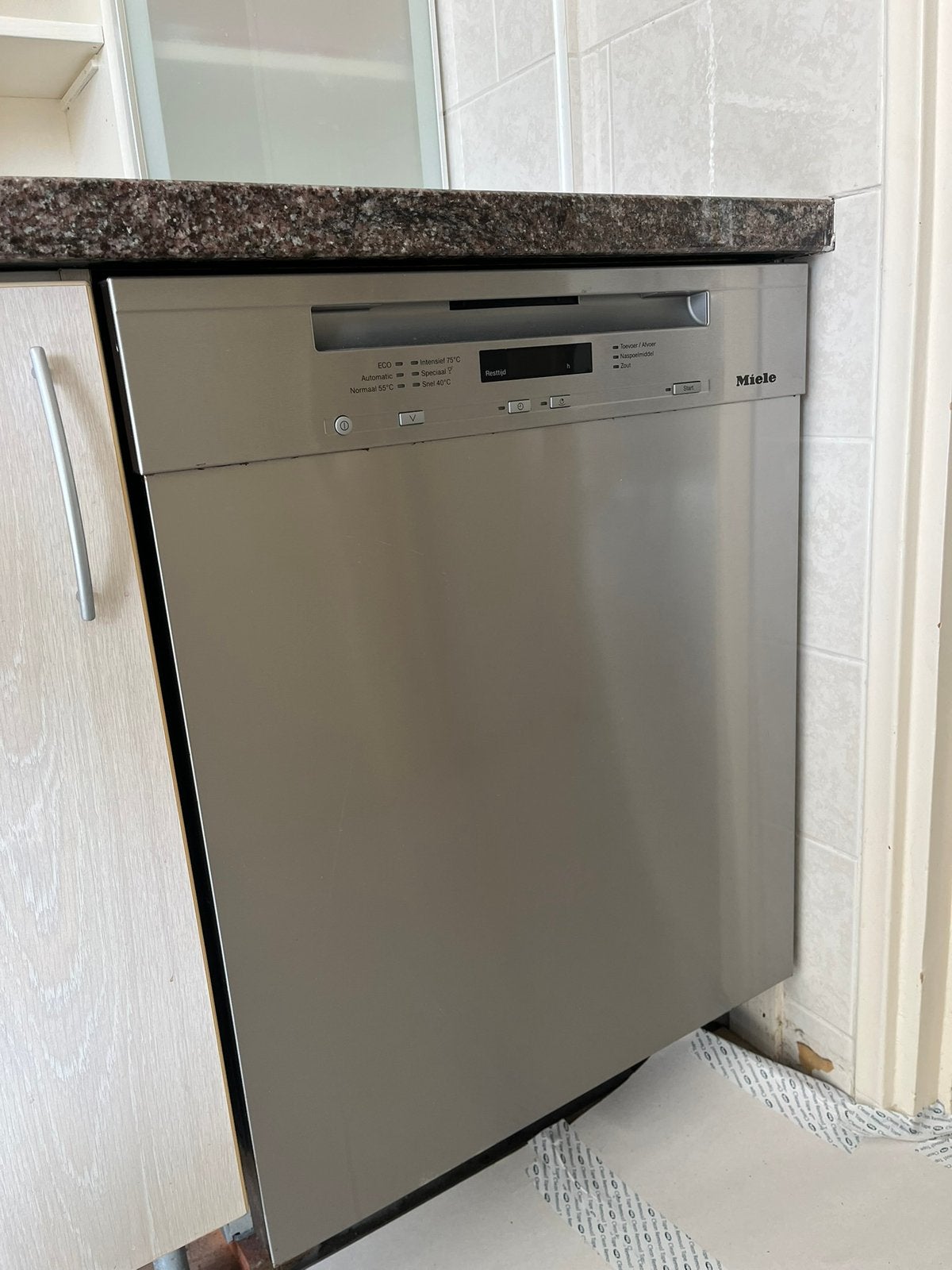 Vaatwasser Miele grijs, Ophalen, Minder dan 85 cm, Tussenbouw, Zo goed als nieuw