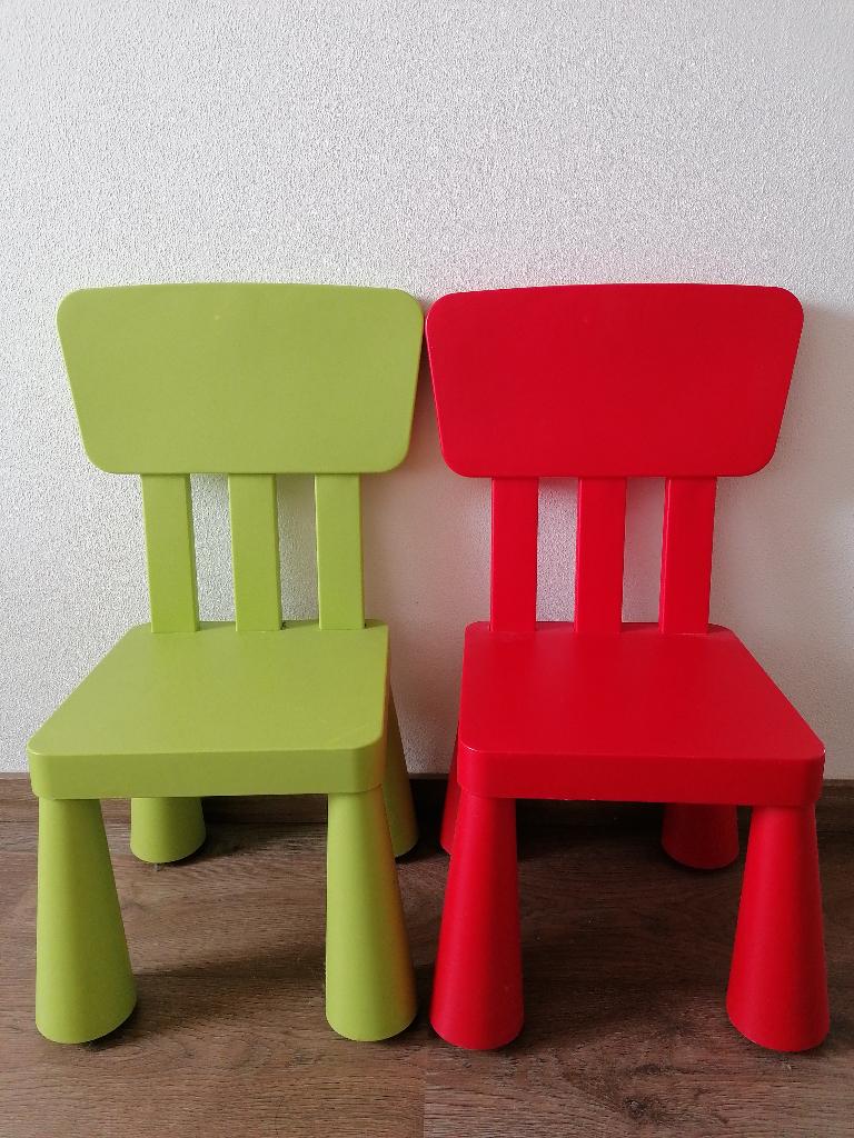 Twee Kinderstoelen (IKEA MAMMUT), Kinderen en Baby's, Kinderkamer | Tafels en Stoelen, Ophalen, Gebruikt, Stoel(en)