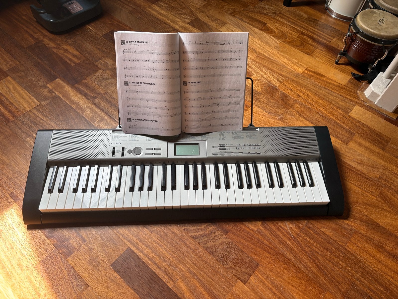 Casio keyboard met hoes en songbook, Muziek en Instrumenten, Ophalen of Verzenden, Zo goed als nieuw, 61 toetsen, Casio
