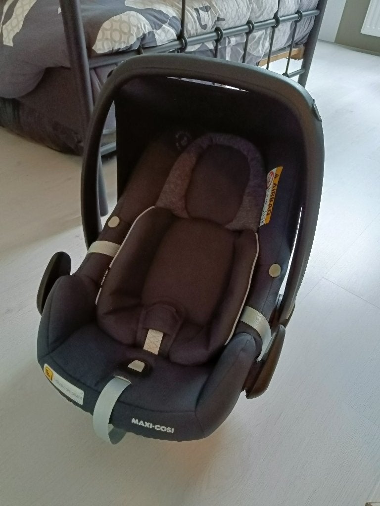 Maxi-Cosi autostoel met baby-inzet, Ophalen, Autogordel, Zo goed als nieuw, 0 t/m 13 kg