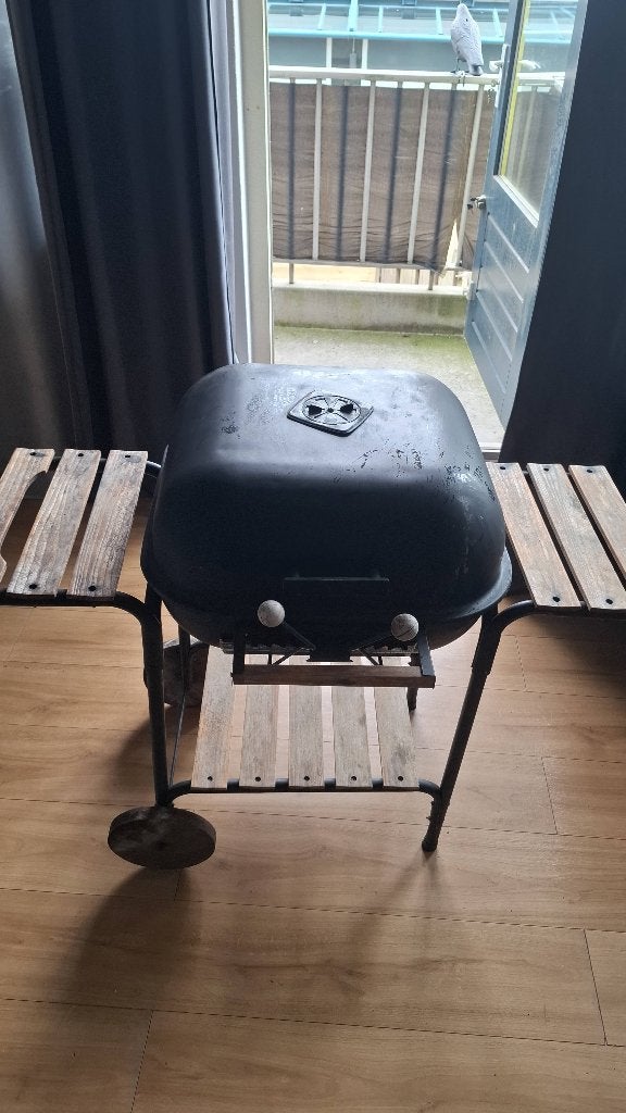 BBQ, Ophalen, Zo goed als nieuw