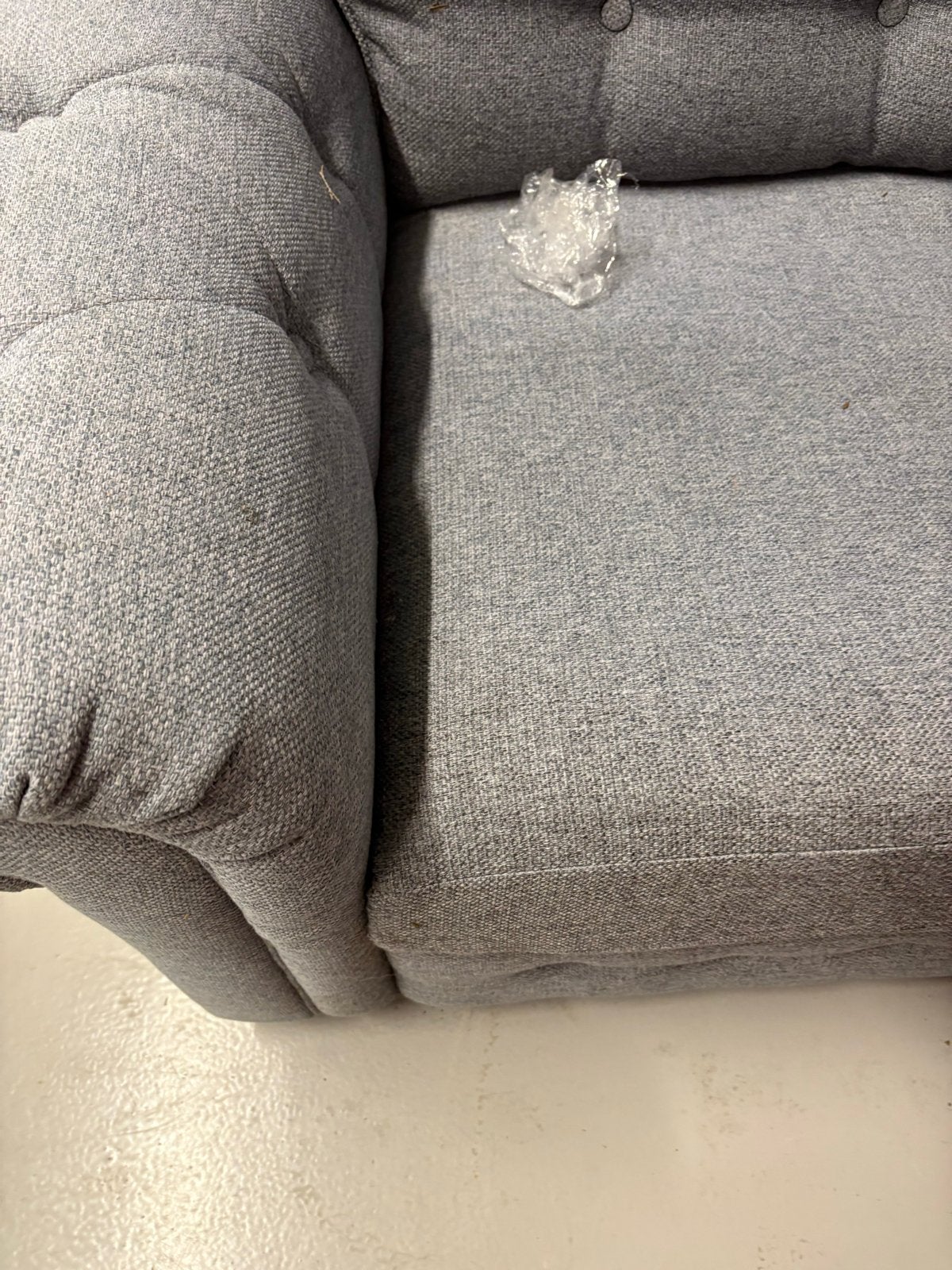 Grijze landelijke 1,5-persoons fauteuil - moet gereinigd, Ophalen, Gebruikt, Stof, 75 tot 100 cm