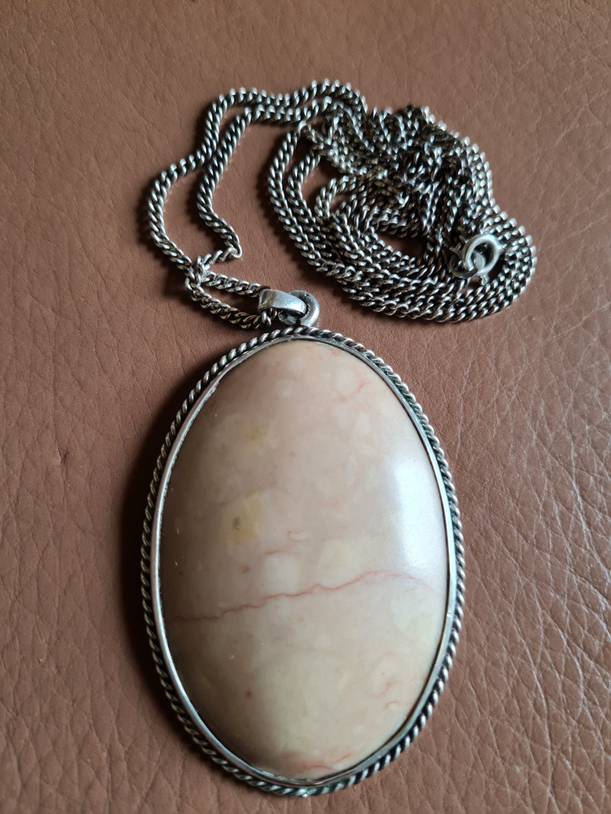Hanger natuursteen met ketting (zilver 925), Sieraden, Tassen en Uiterlijk, Ophalen of Verzenden, Gebruikt, Beige, Zilver