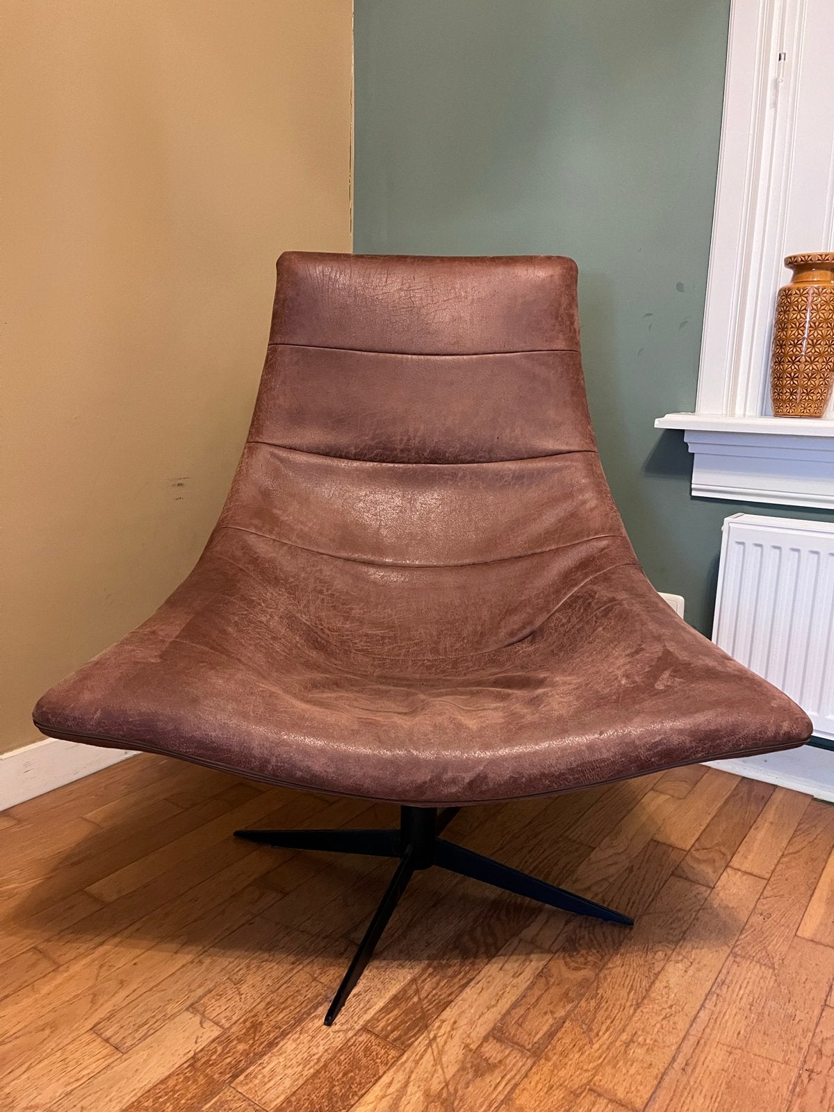 Moderne bruine leren fauteuil met draaivoet, Ophalen, Gebruikt, Bruin, Leer