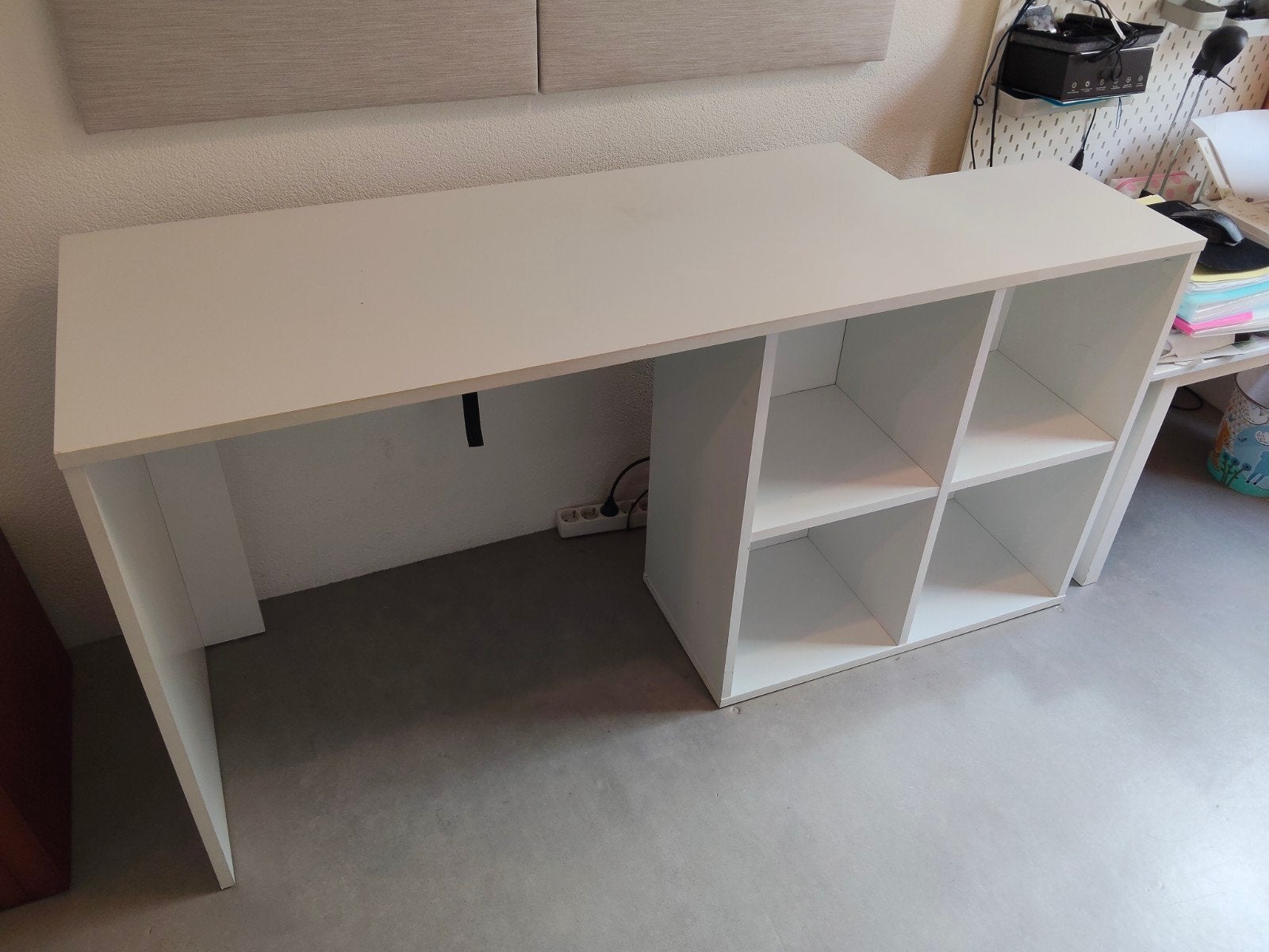 Wit bureau met opbergruimte en pegboard, Ophalen, Opbergruimte, Gebruikt, Spaanplaat of MDF