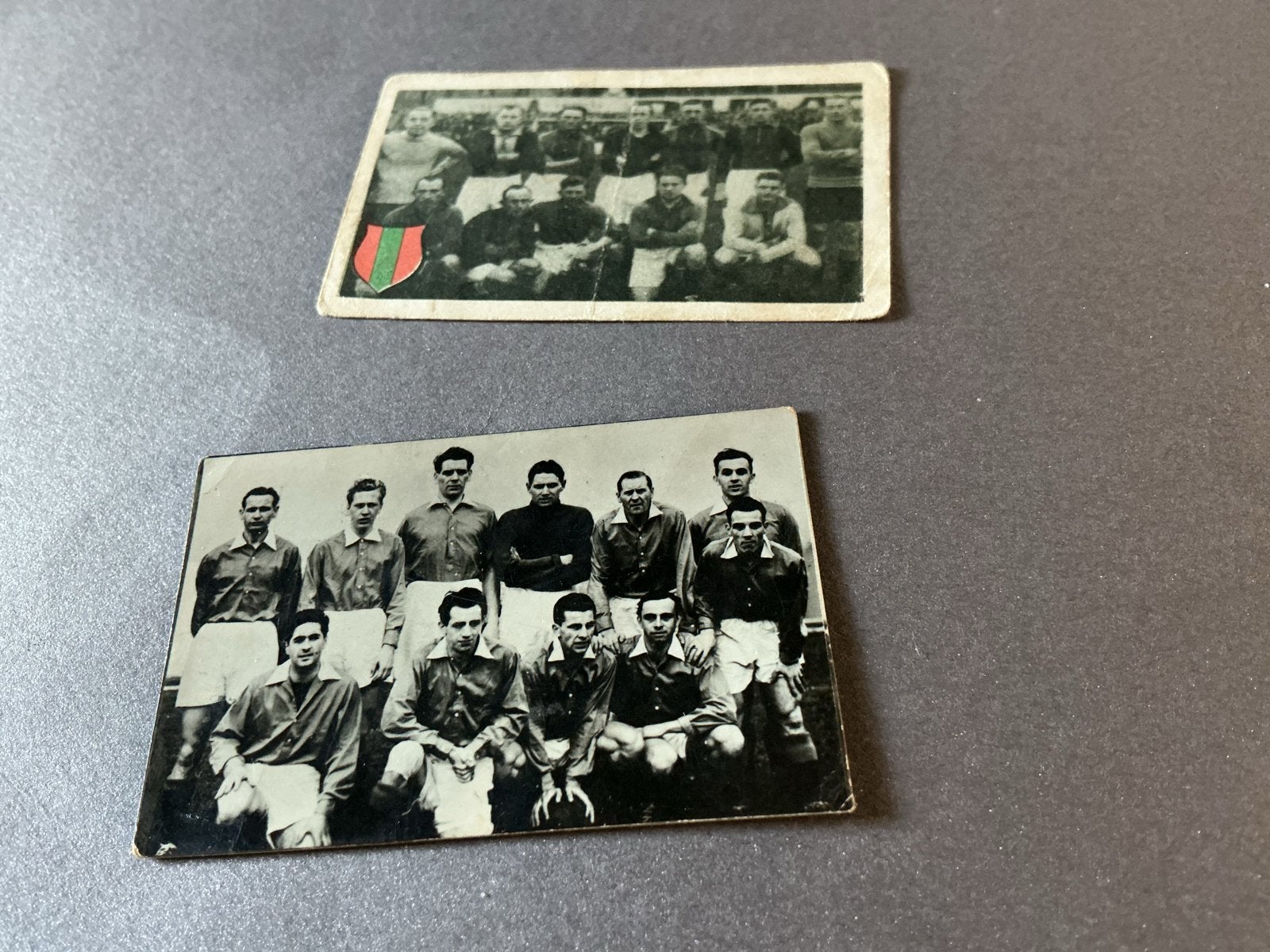 2x Vintage Voetbalplaatjes ADO Den Haag 1930/31 & 1951/52, Verzenden, Gebruikt, Overige binnenlandse clubs, Poster, Plaatje of Sticker