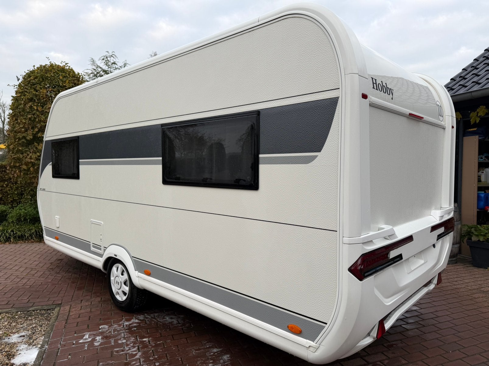 Hobby 495UL de Luxe. Enkele bedden, airco, mover VOL!, Rondzit, Hobby, Bedrijf, Serviceluik