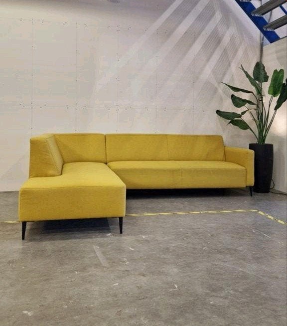 GOOSSENS Design Hoekbank Okergeel 285x215cmZeer nette staat, 250 tot 300 cm, Hoekbank, Ophalen of Verzenden, Zo goed als nieuw