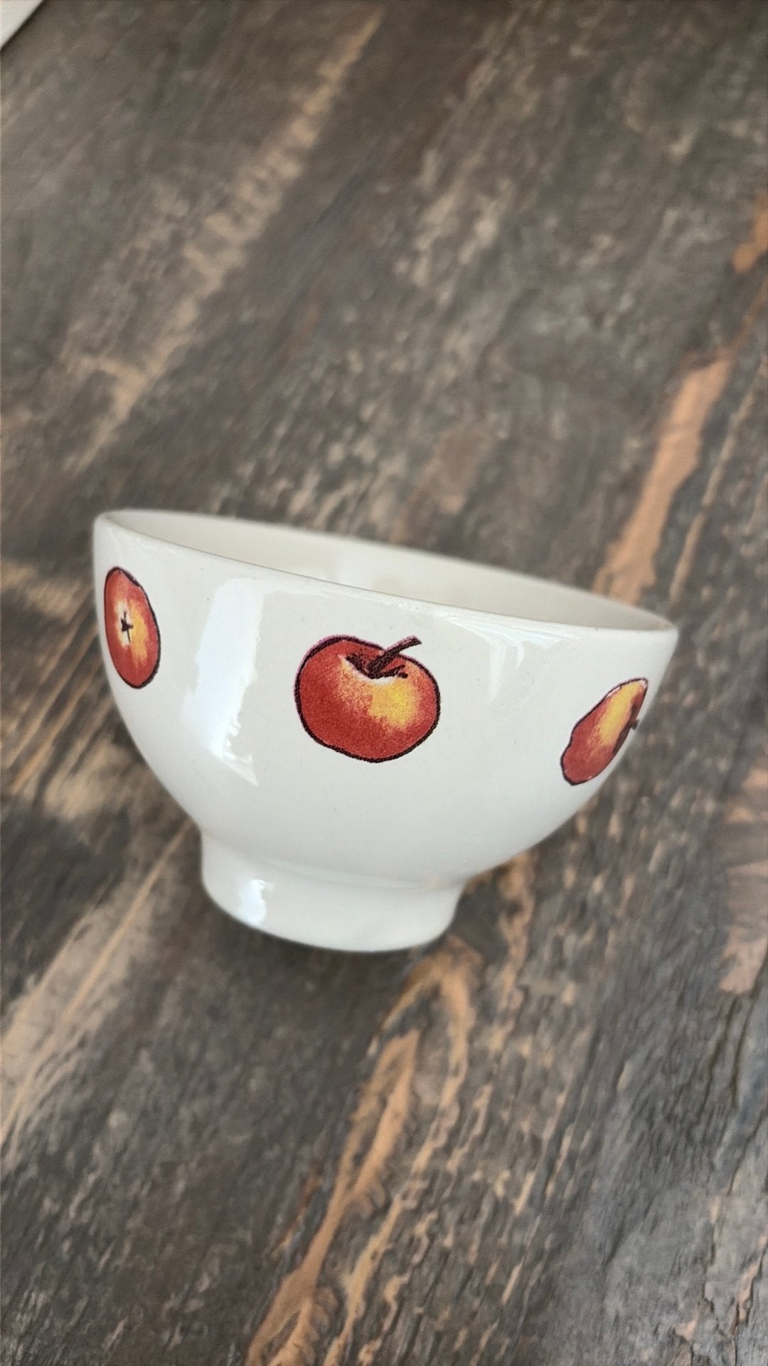 Leuke kom met appelprint - Jet keramiek, Porselein of Keramiek, Schaal, Rond, Ophalen of Verzenden