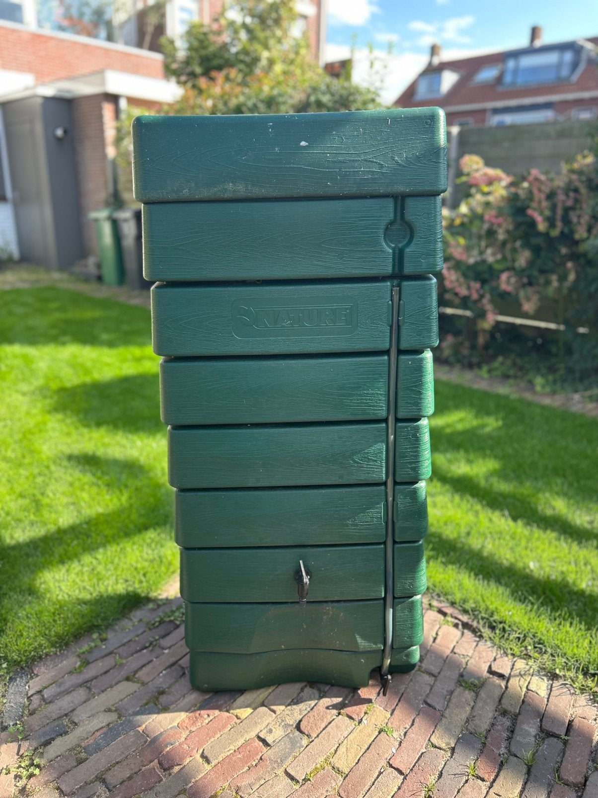 Muur regenton 320 liter, Tuin en Terras, Ophalen, Kunststof, Gebruikt, Met kraantje