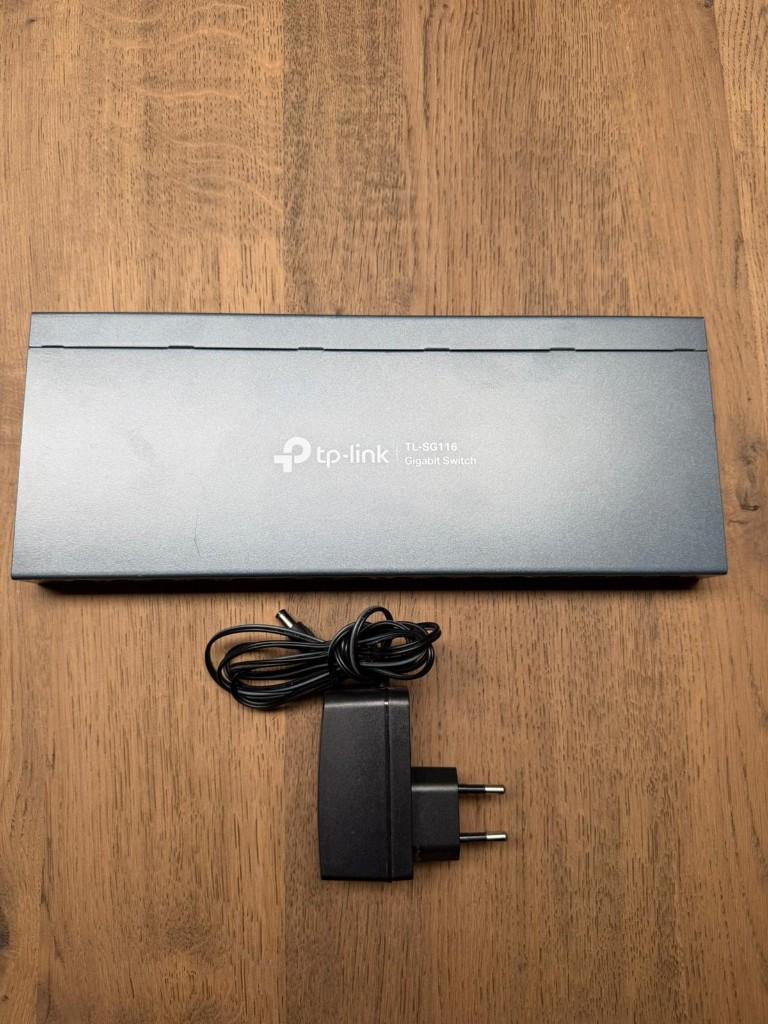 TP-link TL-SG116 Gigabit switch - 16 poorten, Computers en Software, Netwerk switches, Ophalen, Zo goed als nieuw