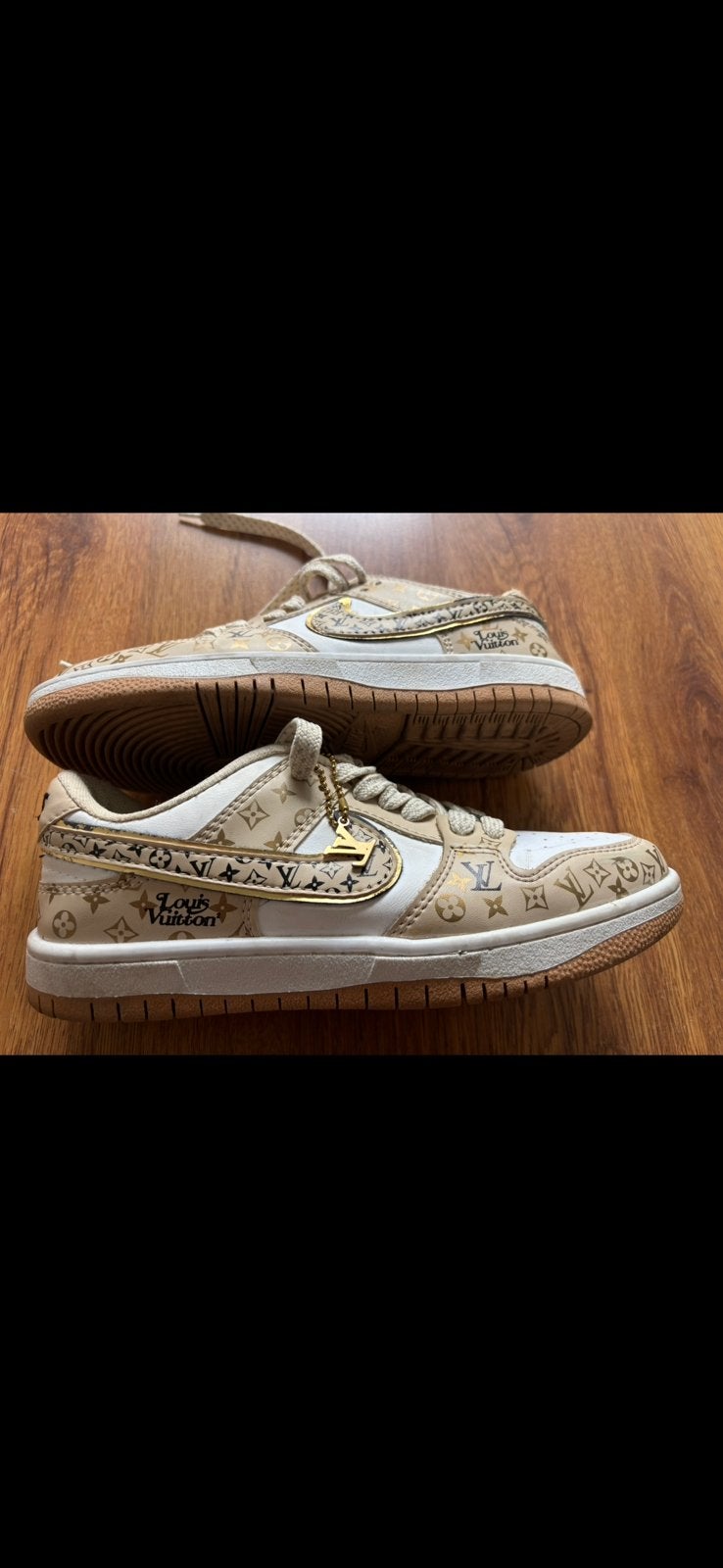 Nike Louis Vuitton. maat 39 / 39.5, Kleding | Dames, Schoenen, Ophalen of Verzenden, Zo goed als nieuw, Wit, Sneakers of Gympen