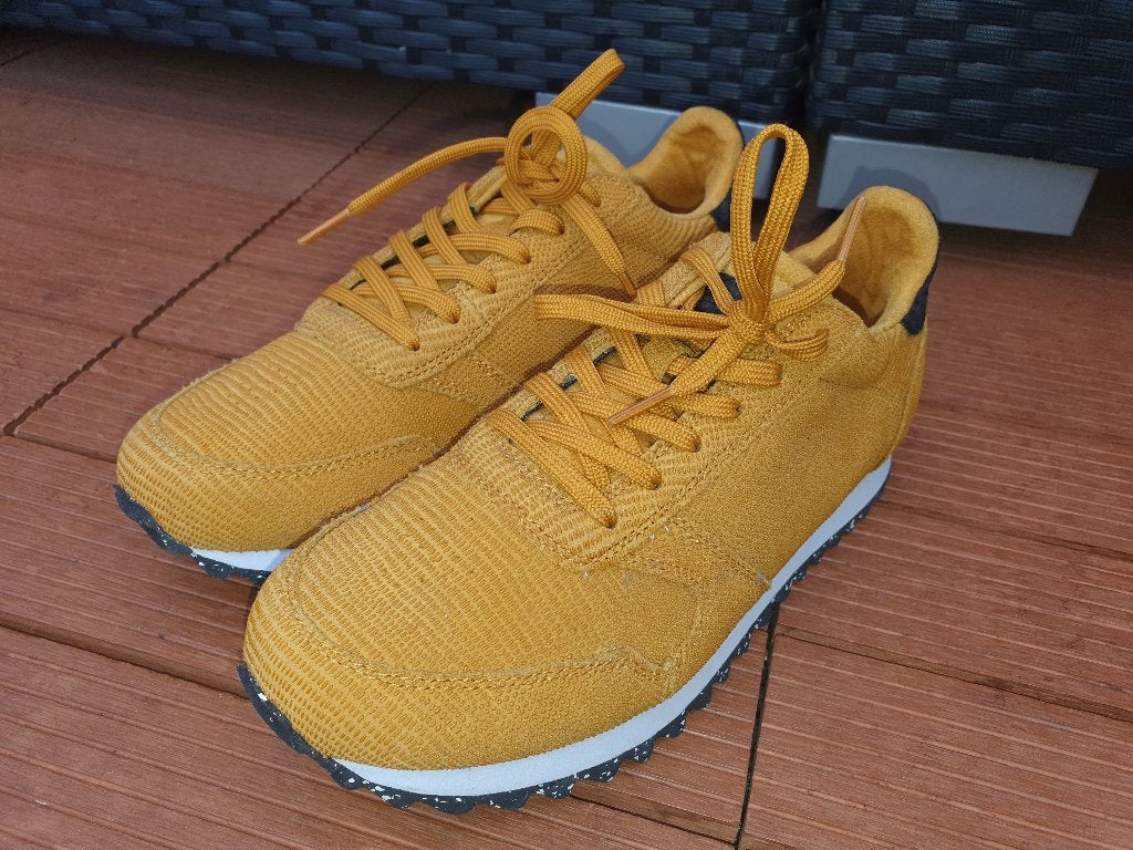 Woden mt.39 sneakers geel nylon en rubber zool mooie staat, Kleding | Dames, Geel, Ophalen of Verzenden, Woden, Sneakers of Gympen