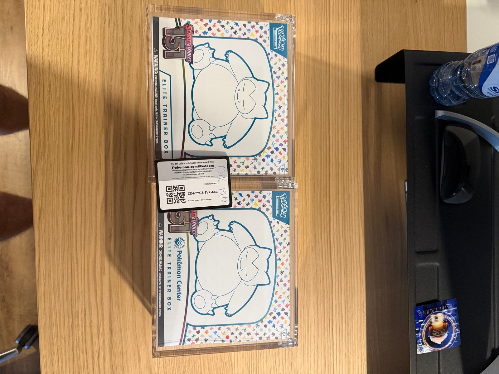 1xPokémon 151 Elite Trainer Box Mint in Acryl Display, Ophalen of Verzenden, Nieuw, Overige typen