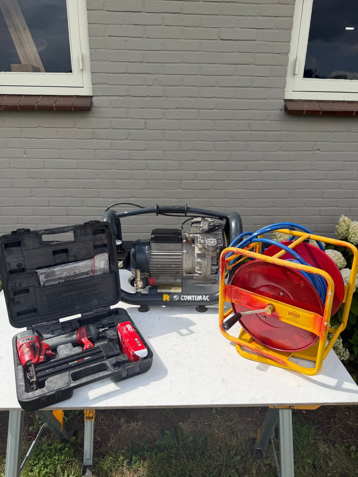 Contimac Compressor met Senco FinishPro 18Mg en Slanghaspel, Ophalen, Gebruikt
