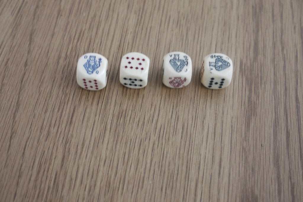 dobbelstenen vintage jaren 70 4 x poker ?, Ophalen of Verzenden, Gebruikt