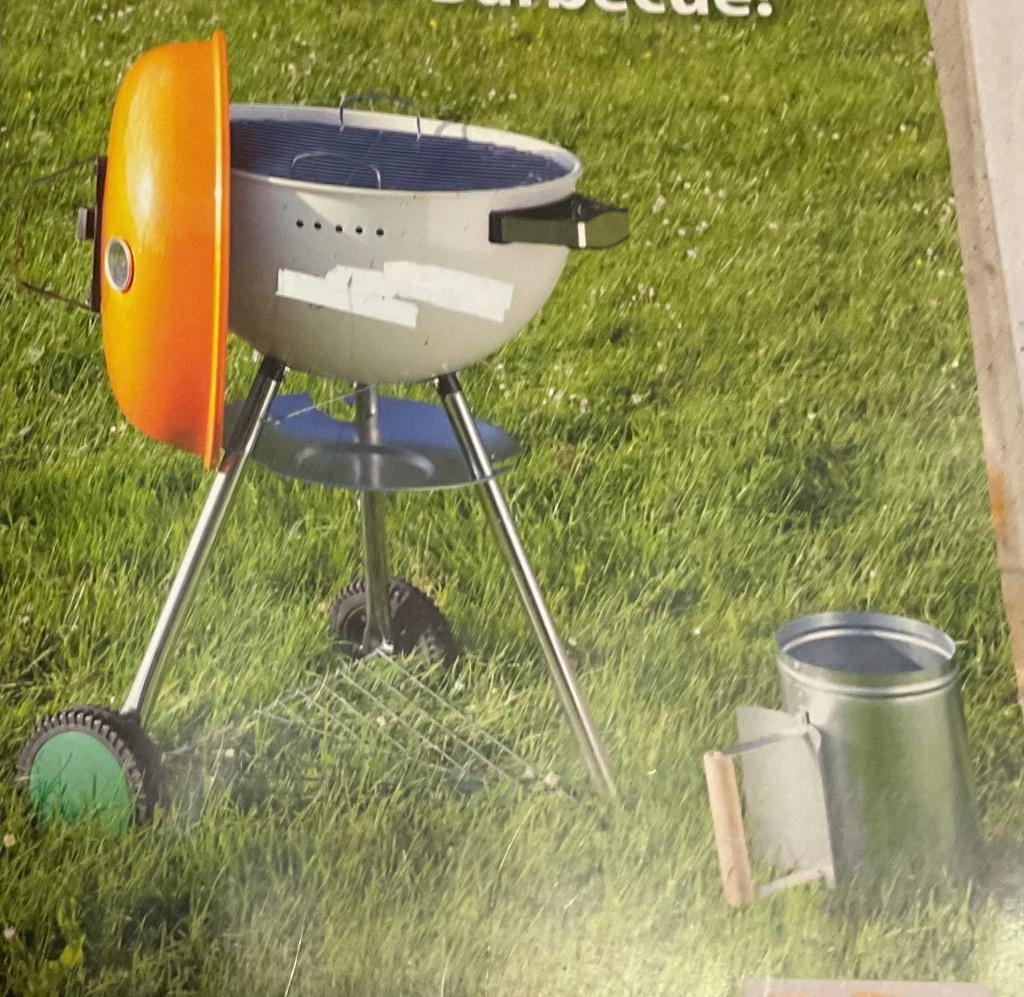 BBQ nieuw met Quickstarter, Tuin en Terras, Houtskoolbarbecues, Ophalen, Nieuw, Met accessoires