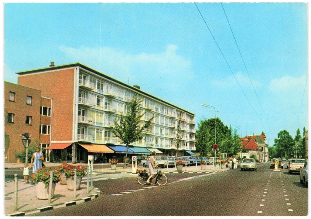 801331 Velp Gld 1968 gel in 71 Hoofdstraat Solex Daf Gelopen, Verzamelen, Ansichtkaarten | Nederland, Gelopen, Gelderland, 1960 tot 1980