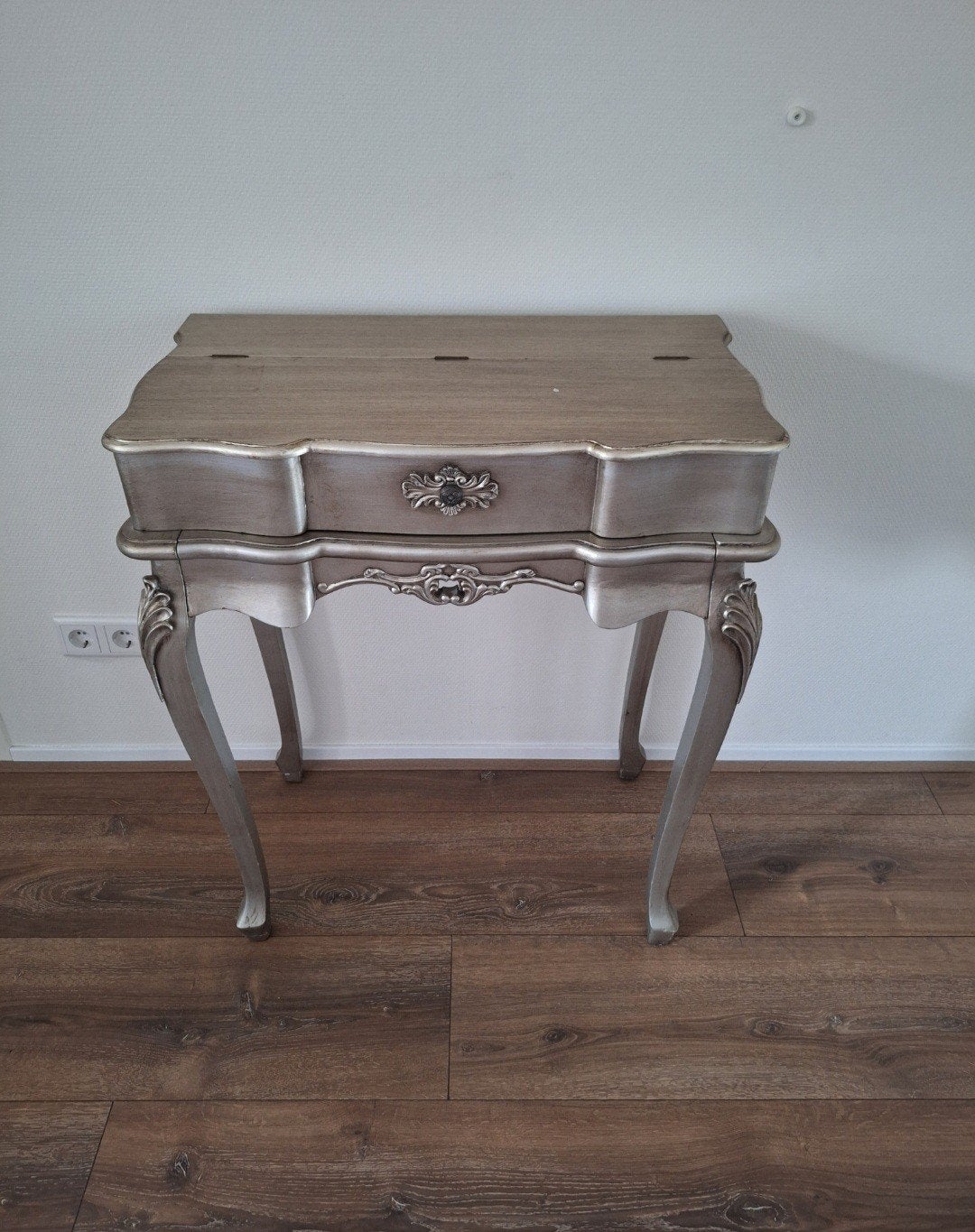 Net en stevig. buro/kaptafel. BIEDEN., Ophalen of Verzenden