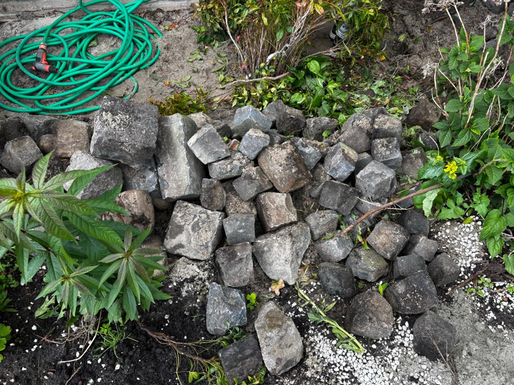 Zwarte kinderkoppen ca. 3m2, voor tuin of oprit, Ophalen, Gebruikt, Zwart, Kei