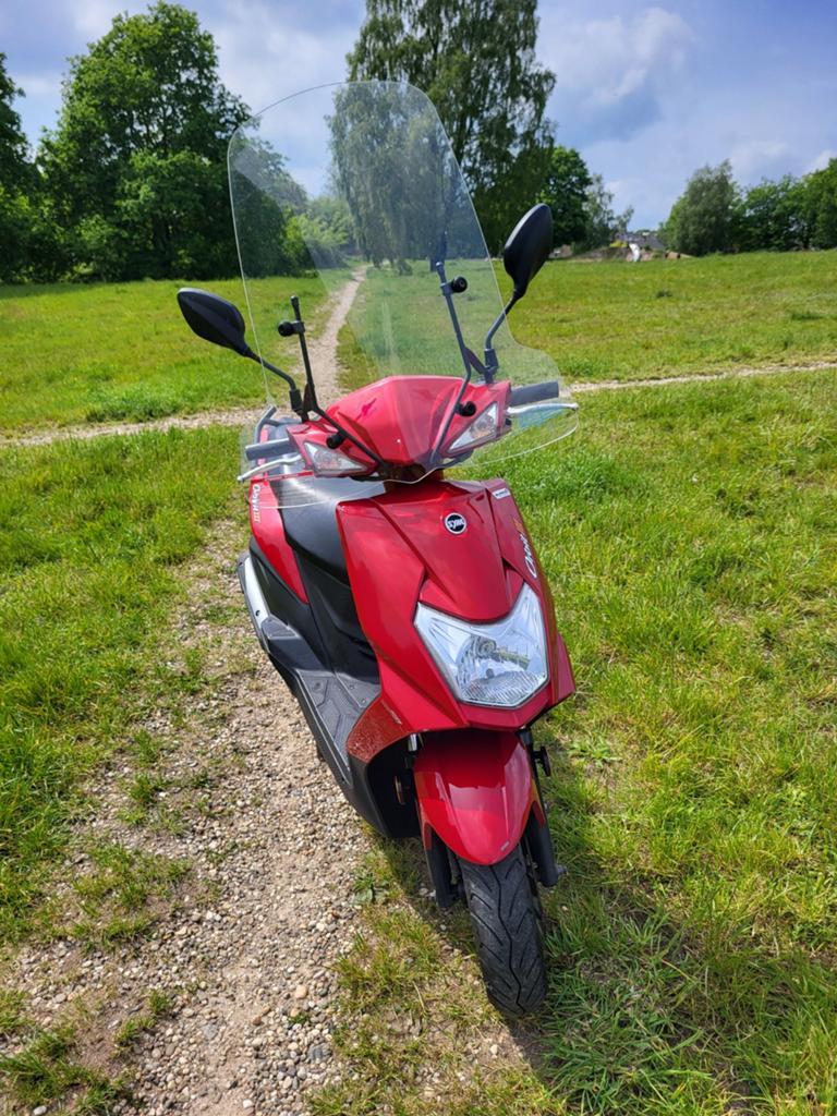 Rode SYM Orbit III Scooter - 8000 op teller, Fietsen en Brommers, Scooters | SYM, Ophalen of Verzenden, Zo goed als nieuw, Benzine