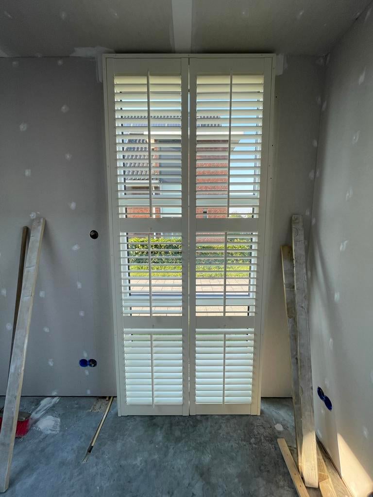Witte shutters voor ramen of deuren 2555x1105 mm, Ophalen, Zo goed als nieuw, Binnendeur, 200 tot 215 cm