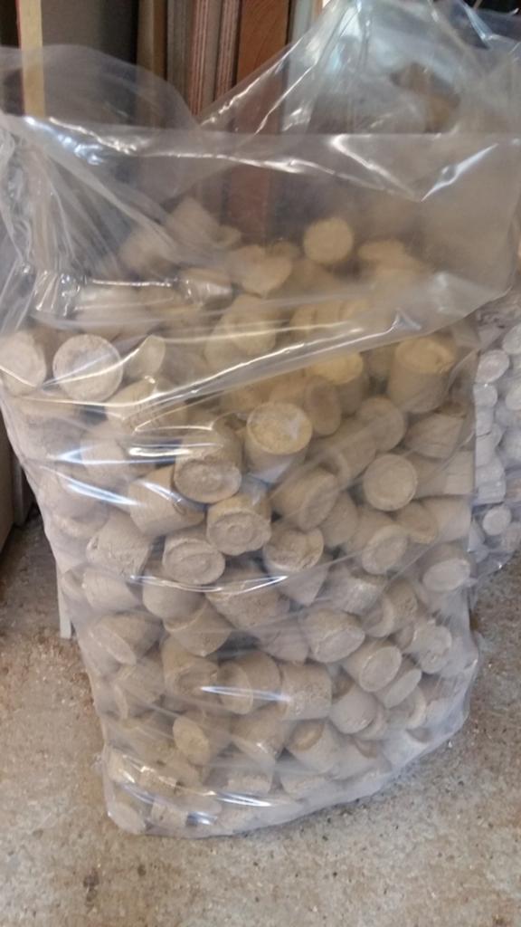 Te koop briketten, Minder dan 3 m³, Ophalen