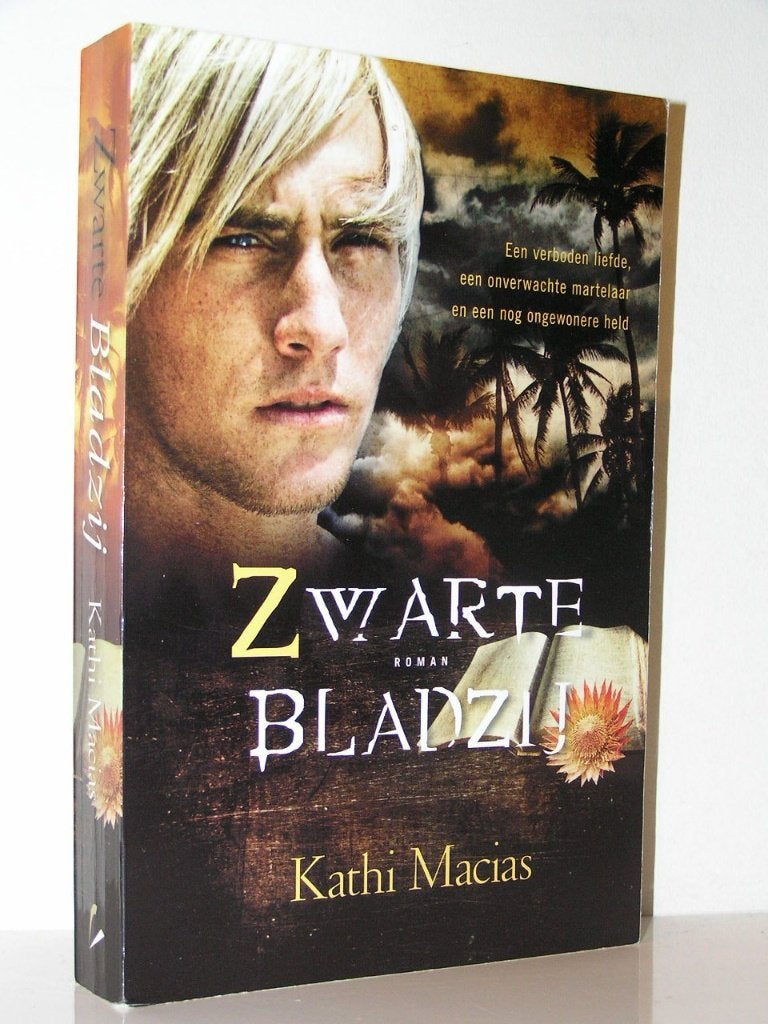 Kathi Macias - Zwarte bladzij (roman over vervolging), Ophalen of Verzenden, Zo goed als nieuw