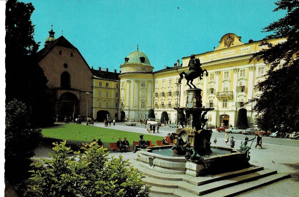 Oude ansichtkaart Innsbruck, Oostenrijk - Hofburg en fontein, Ophalen of Verzenden, 1960 tot 1980, Gelopen, Oostenrijk