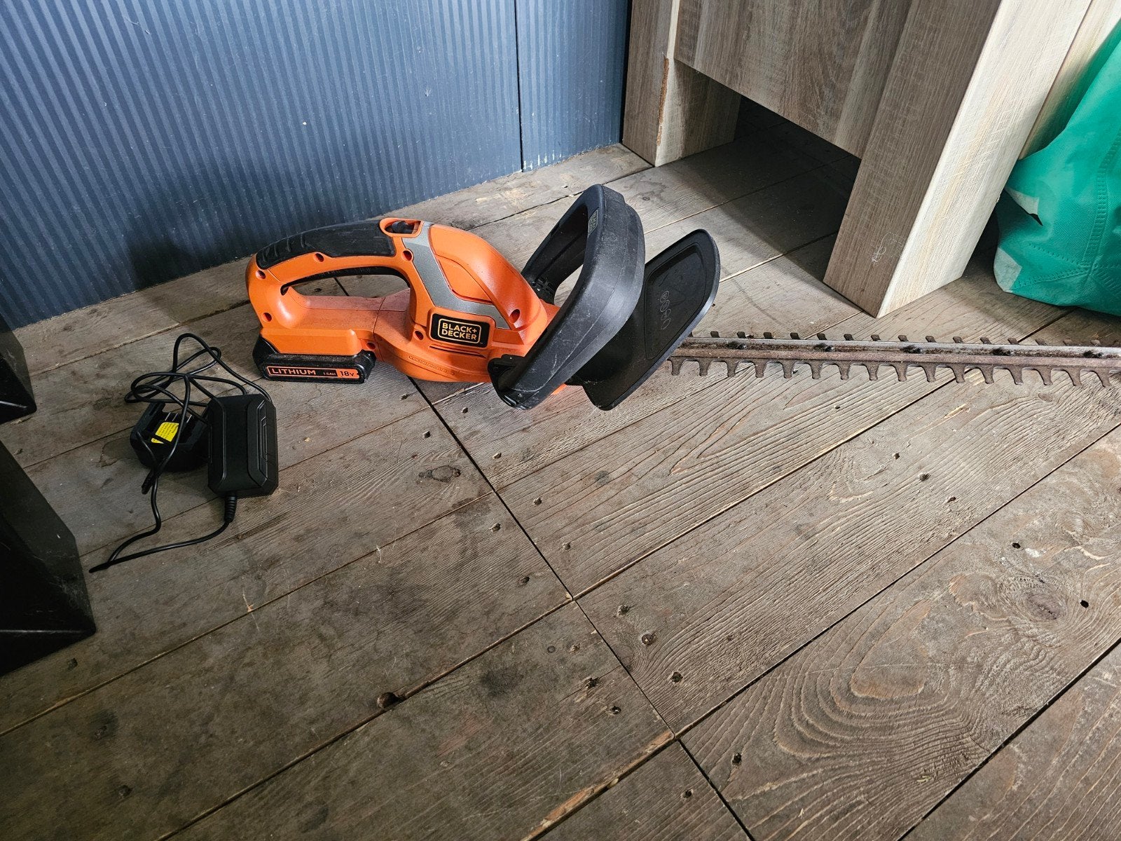 Black+Decker heggenschaar met nieuwe acculader, Ophalen, Gebruikt, Accu, Black+Decker