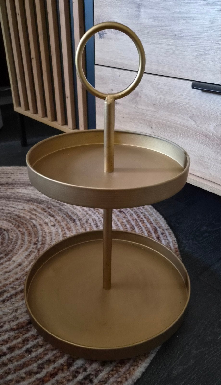 Nieuw! hele mooie etagère goud mat met twee lagen, Huis en Inrichting, Woonaccessoires | Etagères, Ophalen, Nieuw, Etagère, Metaal