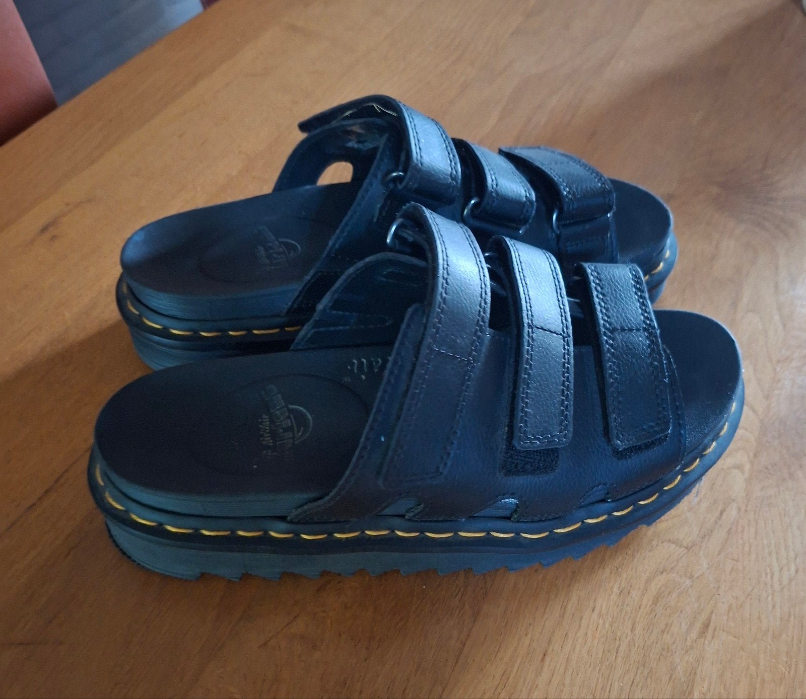 Dr. Martens Sandalen- slippers Maat 40 - Zwart, Ophalen of Verzenden