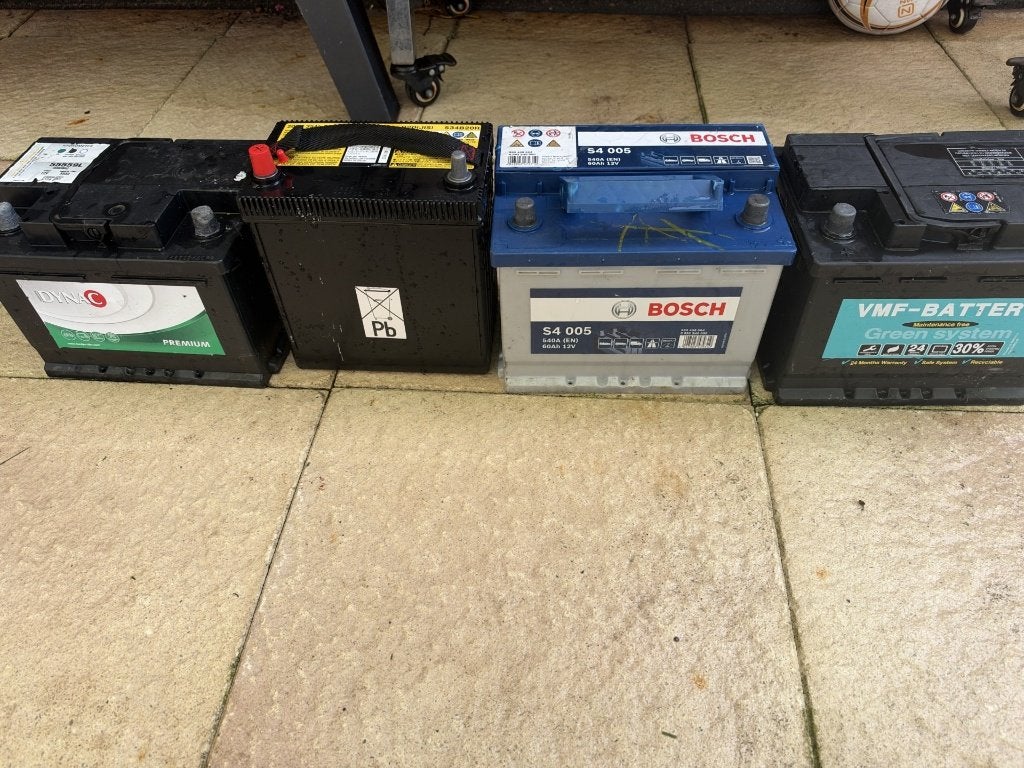 4 accus's 12 volt verschillende ampere werkt maar zwak, Gebruikt
