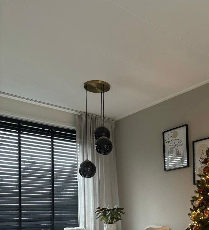 Moderne hanglamp met 3 zwarte glazen bollen, Ophalen, Zo goed als nieuw, Glas, E27 (groot)