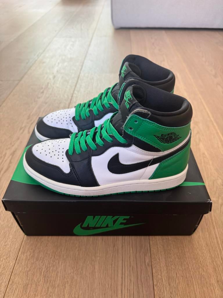 Air Jordan 1 Retro High OG 'Lucky Green' - Zo goed als nieuw, Ophalen of Verzenden, Zo goed als nieuw, Groen, Sneakers of Gympen