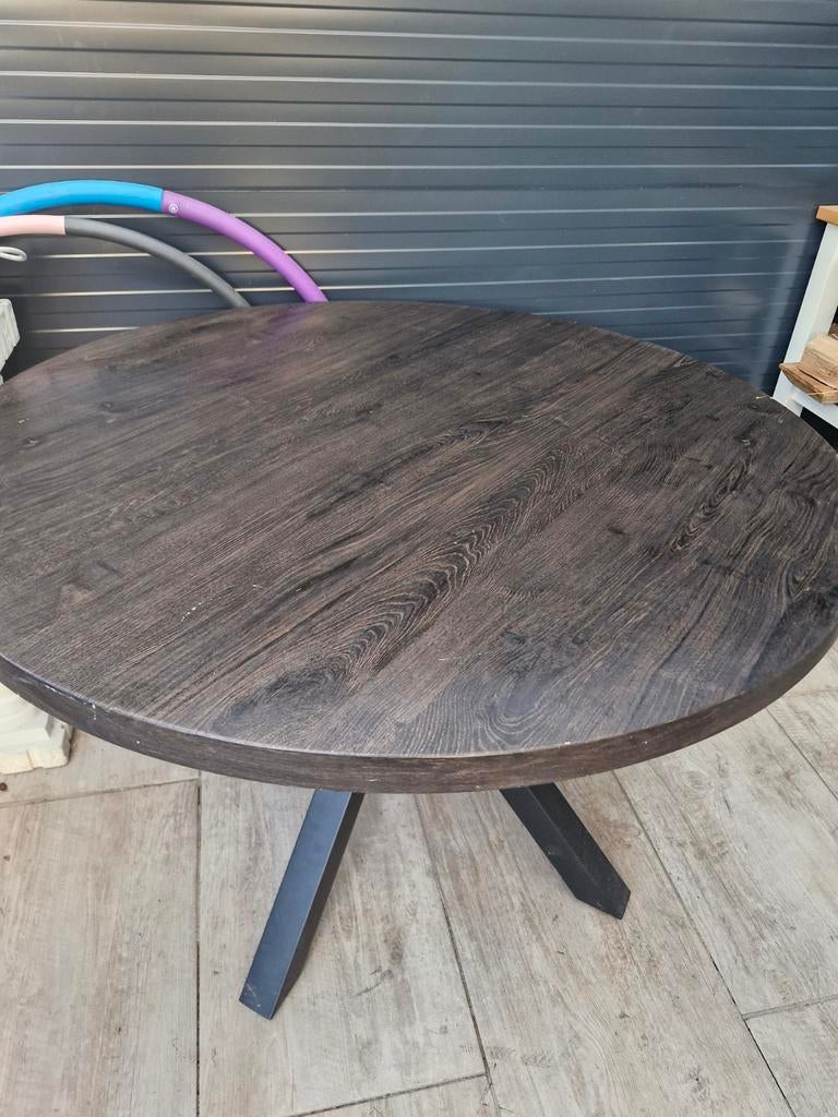 Ronde eettafel met donker houten blad en metalen poot, Gebruikt, 50 tot 100 cm, Rond, 50 tot 100 cm