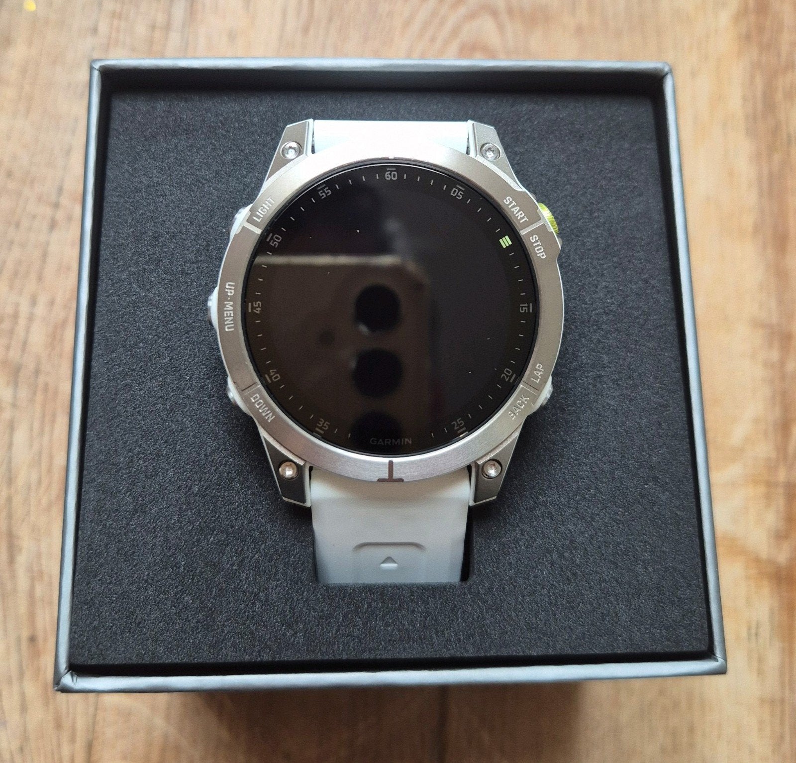 Garmin Epix Sapphire white (gereviseerd door Garmin), Sieraden, Tassen en Uiterlijk, Sporthorloges, Wit, Garmin, Ophalen of Verzenden